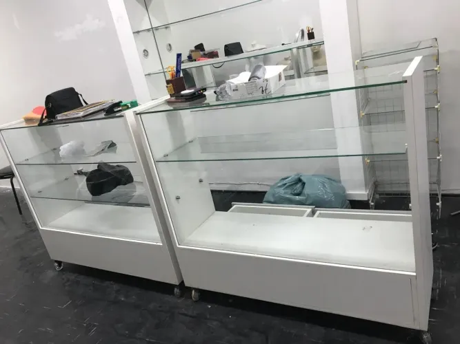 Vende se balcões de loja