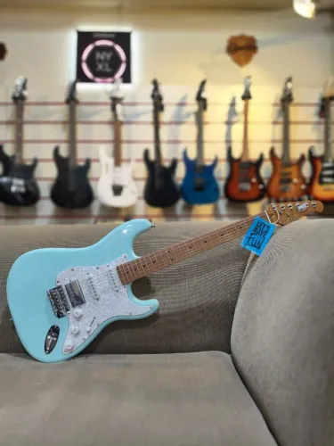 Guitarra Stratocaster Seizi Fun Budokan Vintage Daphne Blue ( NOVA! )