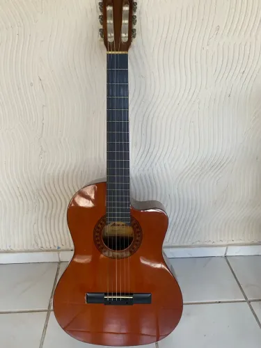 Vendo um violão 