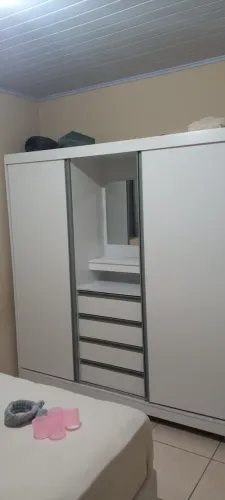 Guarda-roupa branco lindo, moderno e super conservado!