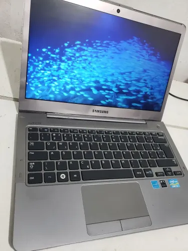 Vendo Notebook Samsung/ Intel core i5/Bateria Boa/8 Gigas Memória/ 500 Gigas HD