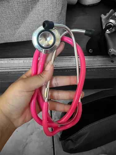 Aparelho de Pressão Manual com Estetoscópio tem conversa . 