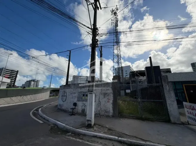 Área de 360m² em ótima localização na Álvaro Calheiros, excelente para galerias e lojas