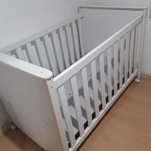 Berço novinho forte e lindo