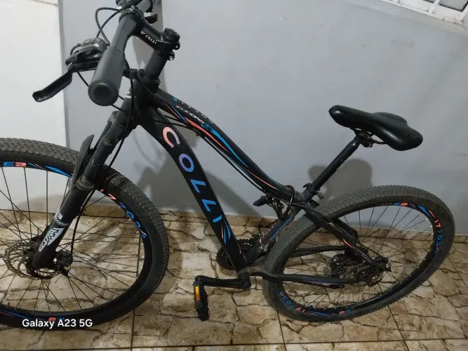 Vende-se bicicleta colli,possui nota fiscal,pra retirar no eucaliptos