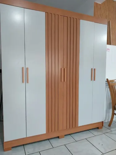 Guarda roupa 6 portas novinho posso entregar