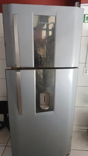 Vende-se geladeira