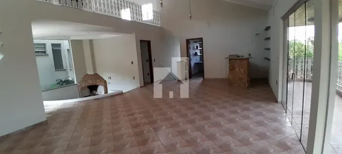 Casa para venda ou locação com 4 dorm (1 suíte), piscina, 638m² construídos - Condominio J