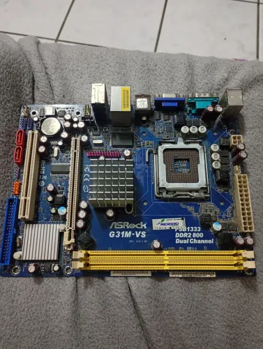 Placa-Mãe ASRock G31M-VS (Socket LGA 775 / DDR2) - Para Conserto ou Peças