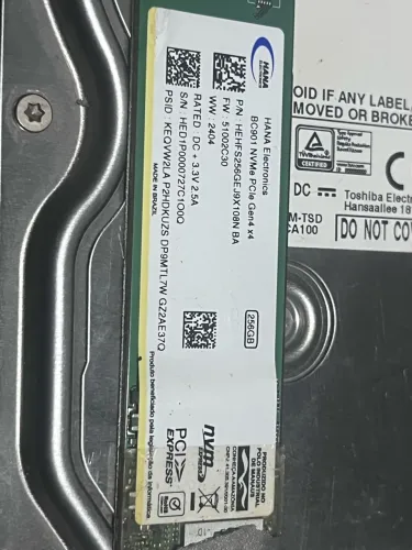 ssd de 256 GB, modelo HFS256GEJ9X108N BA, M.2 NVMe PCIe 4.0 x4.