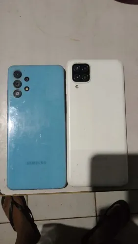Vendo 02 aparelhos A12 precisa trocar a tela e A32  tela quebrada porém dá  pra usar !