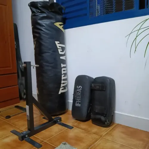 Saco de Pancada Everlast 1,20 m + Suporte Reforçado + 2 Aparadores de Brinde