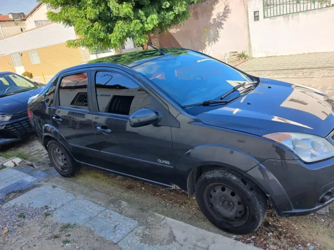 Ford Fiesta Sedan 1.0 8V Flex 4P 2010