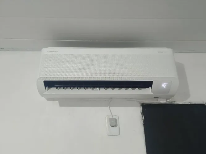 Ar condicionado Split Samsung 9.000 BTUs Inverter WindFree AI Frio Branco 220V