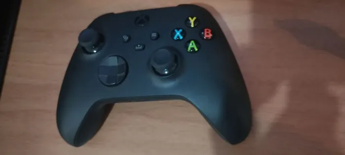 Controle Sem Fio Xbox na cor Carbon Black 