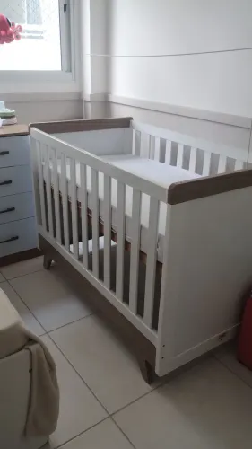 Berço infantil vira cama