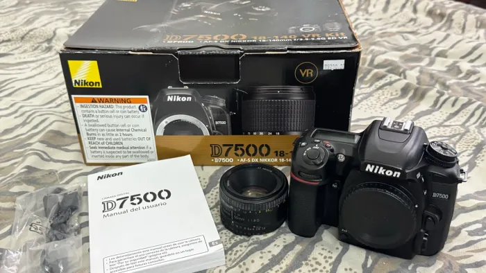Nikon D7500 + lente