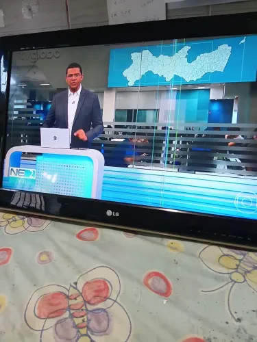 Tv lg 32 LCD com umas listras na tela.