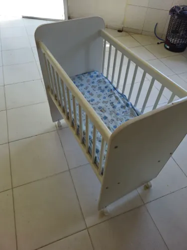 Berço novo, quase não foi usado.