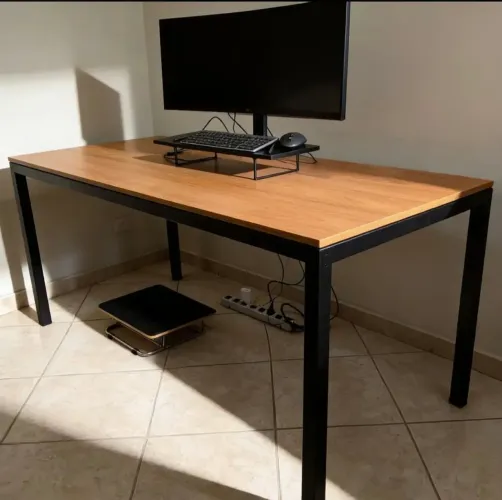 Mesa metric 160x75 Tok stok (base de metal com tampo freijó)