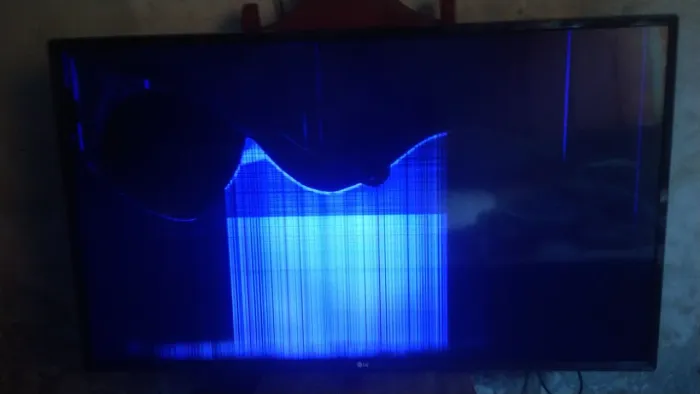 Tv LG 43 smart tela quebrou