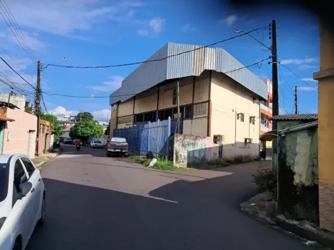 Galpao/Deposito proximo aos Franceses(Des Joao Machado, 740m em dois pisos