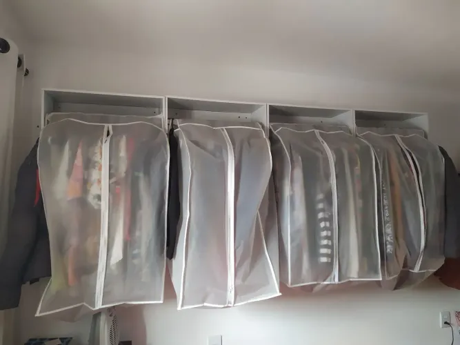 Kit 4 Roupeiro Cabideiro de Parede com Capas de Proteção 