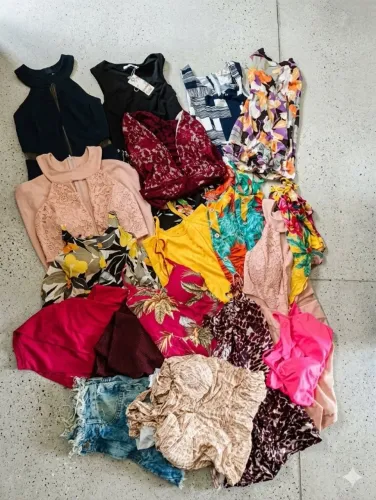 LOTE ROUPA FEMENINA NOVAS VARIOS TAMANHOS 25 a 30 peças 