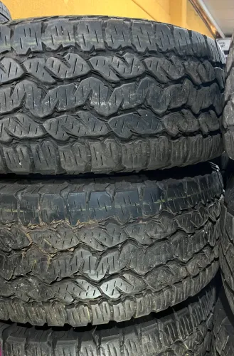 Par de pneus 16 Duster , Oroch , Renegade 215/65 R16 semi novos 