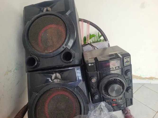Som LG pegava Bluetooth parou de funcionar pra retirada de peças.  50 reais