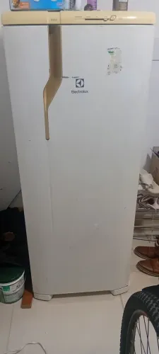 Vendo geladeira eletrolux com degelo