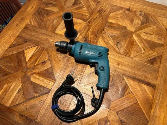 Furadeira Martelete Elétrica 220 v de 13mm Makita M0801B 500W excelente estado