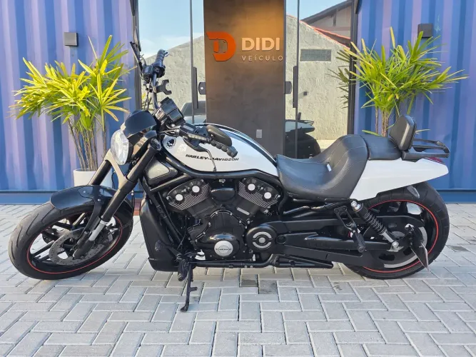Harley-Davidson VRSCDX Night Rod Special 1250 2013 - 26.000 km - Fipe R$67.000,00.
