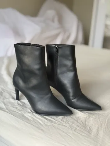 Bota cano médio preta