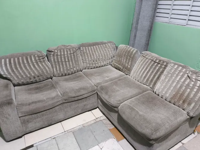 Vendo sofá modelo em L, em estado de uso!