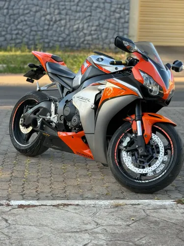 CBR1000
