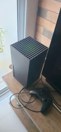 XBox Series X - Preto - 2 Controles