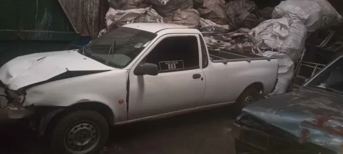 Sucata de Ford Courier 