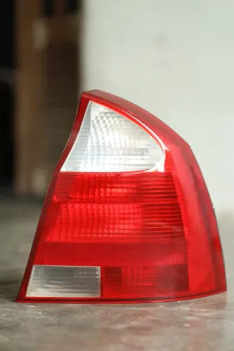Lanterna traseira corsa premium sedan Original GM LD