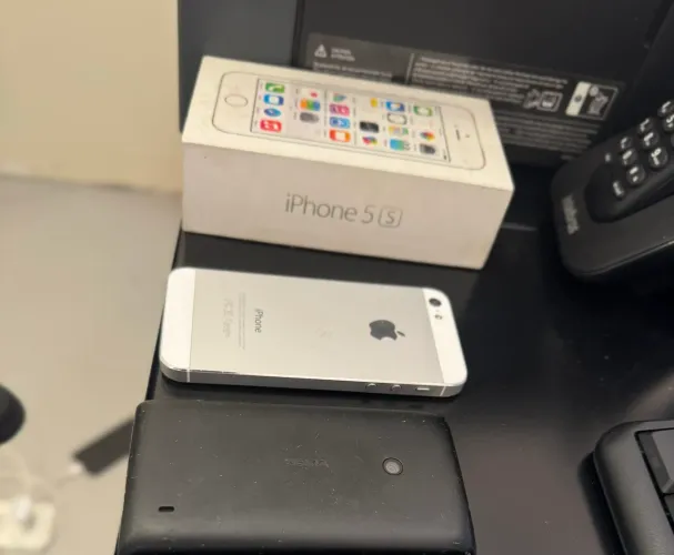 iPhone 5 relíquia com caixa + Nokia Lumia
