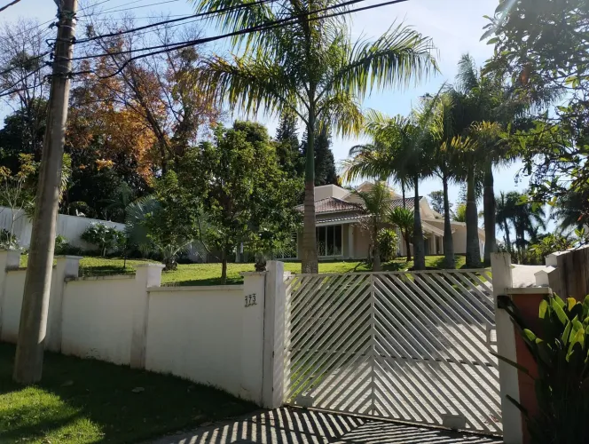 Vende se casa de alto padrão condomínio chácara Santa Maria 