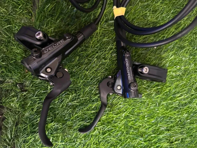Par de Freios Shimano Deore (NOVO)M-6100