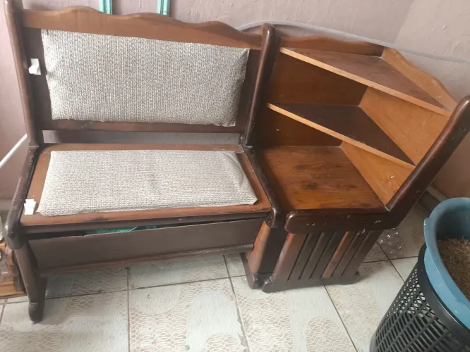 Poltrona baú com mesinha telefônica anos 60