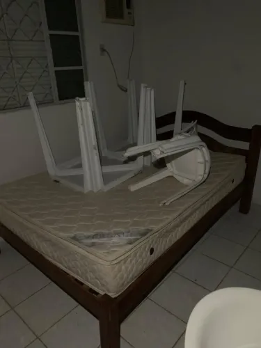 Cama casal de madeira 