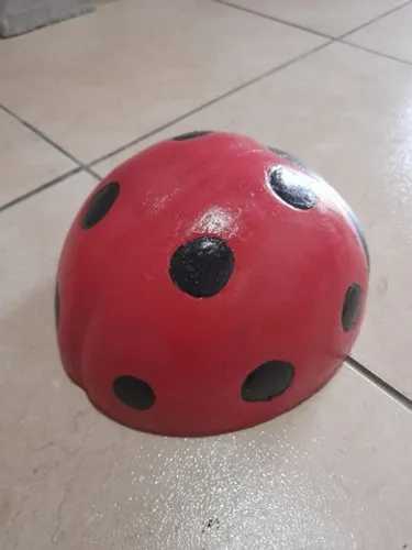 Joaninha em cimento para decoração 