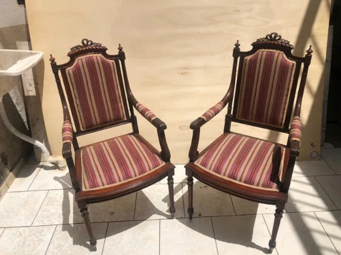 Par De Poltronas Estilo Império Finamente Estofadas em Peroba do Campo