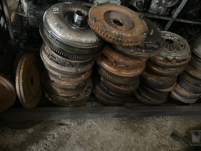 Volantes de motor e conversores de torneira