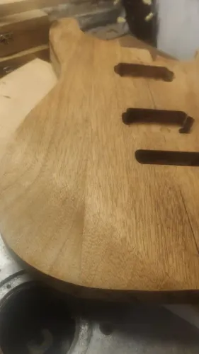 Corpos de Guitarras e Baixos