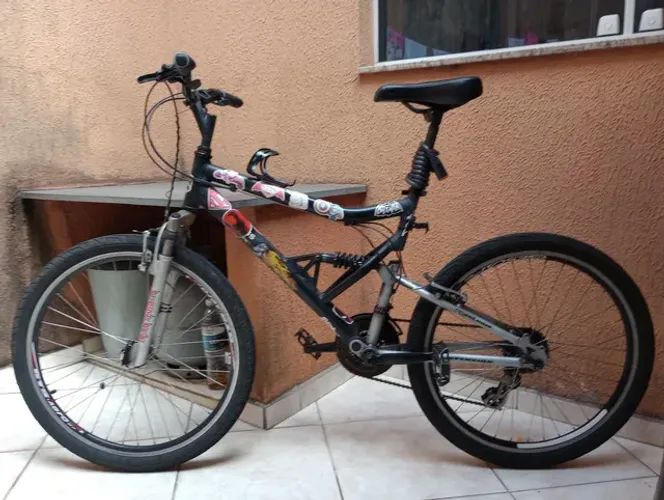 Bicicleta Caloi Aro 26 24V em ótimo estado 
