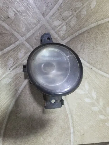 Farol de Milha Direito Nissan March Versa Sentra Livina 2012 a 2020 89210